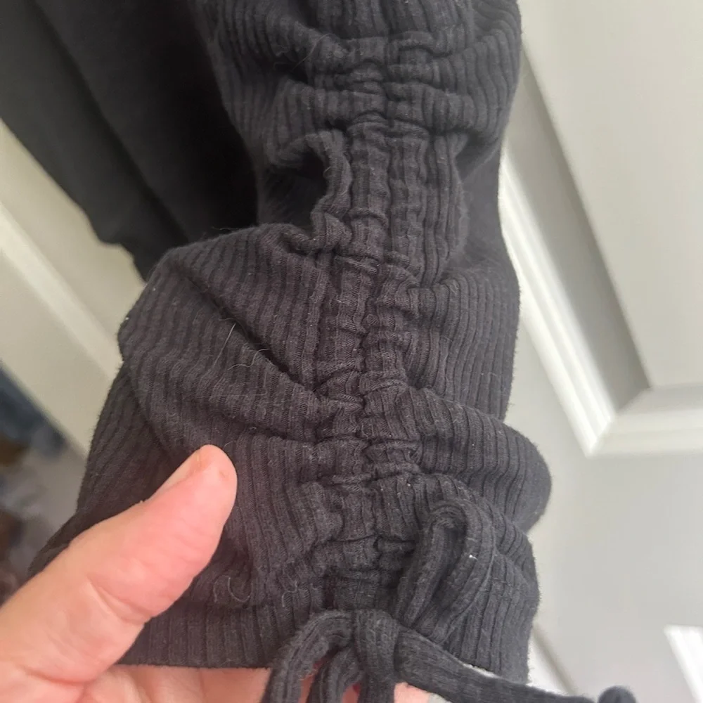 EUC barely worn Old Navy rib knit side cinch tie tank girls 14/16 black